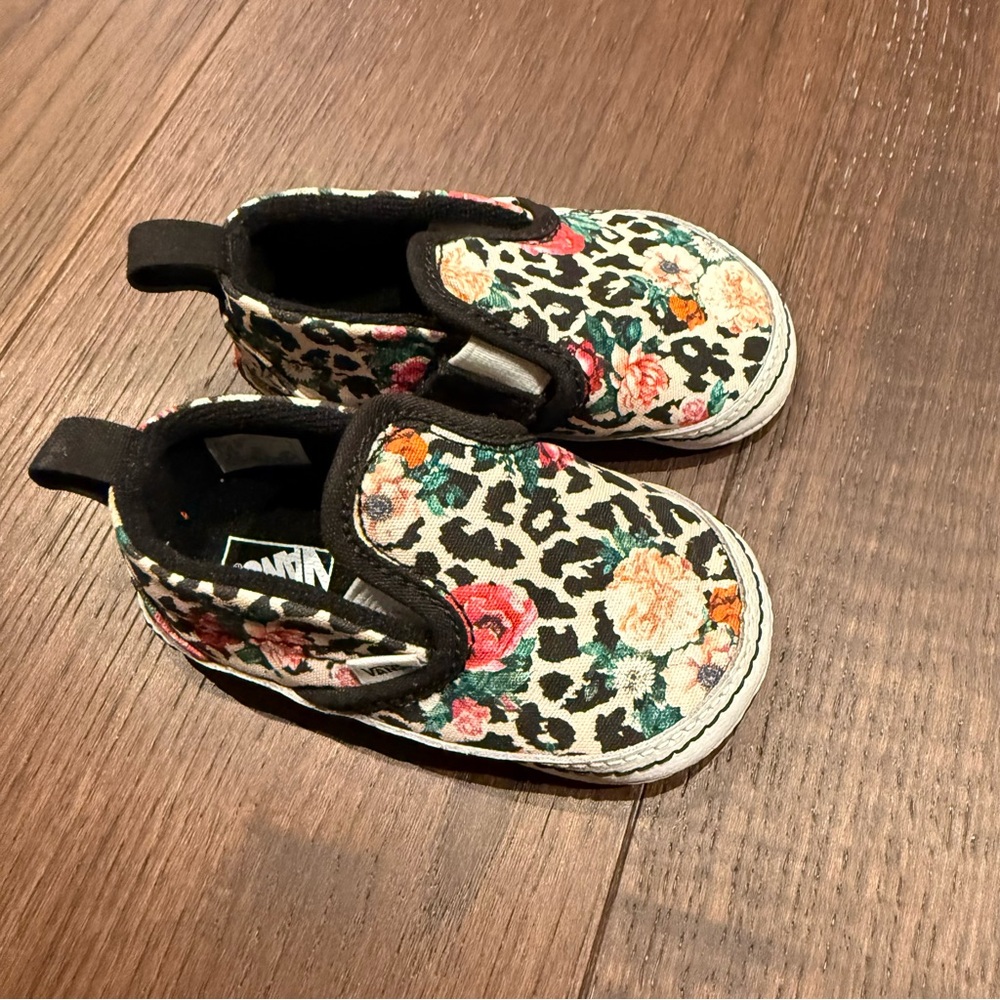 The cutest crib shoes